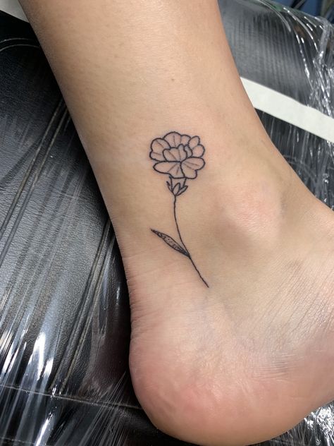 Marigold Flower Tattoo, Flower Butterfly Tattoo, October Flower, Marigold Tattoo, Tattoo For Boyfriend, October Flowers, Flower Tattoo Meanings, Tattoo Bracelet, Marigold Flower