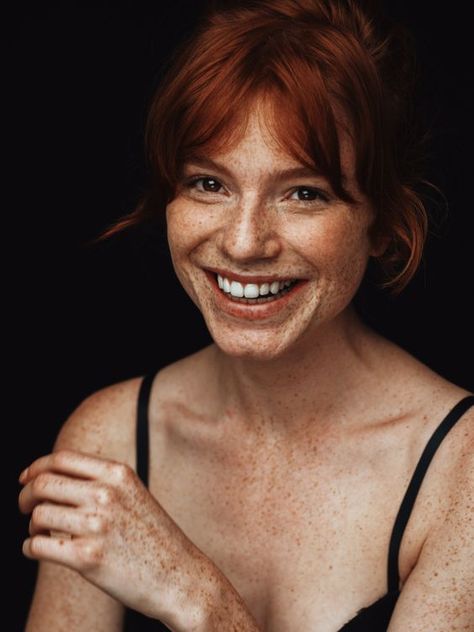 Red Hair Portrait, Redhead Portrait, Luca Hollestelle, Ginger Models, Women With Freckles, Beautiful Freckles, Freckles Girl, Ginger Women, Ginger Girls