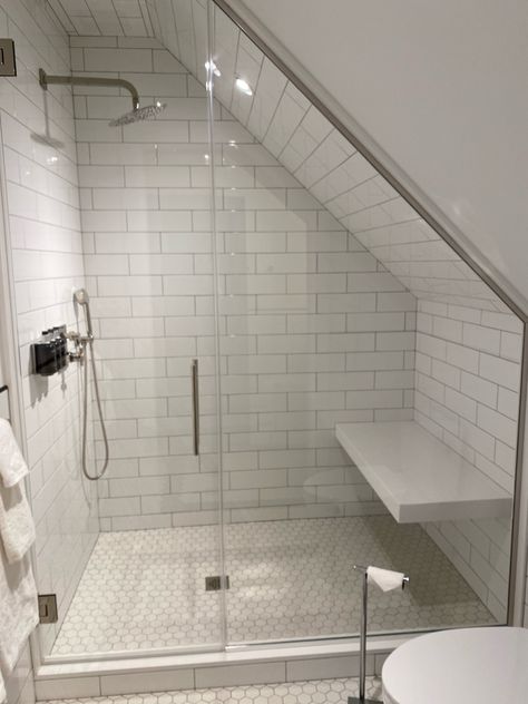 Slanted Ceiling Bathroom, Sloped Ceiling Bathroom, Attic Bathroom Ideas, Small Attic Bathroom, تحت الدرج, Bathroom Under Stairs, Loft Bathroom, Small Attic, Attic Bathroom