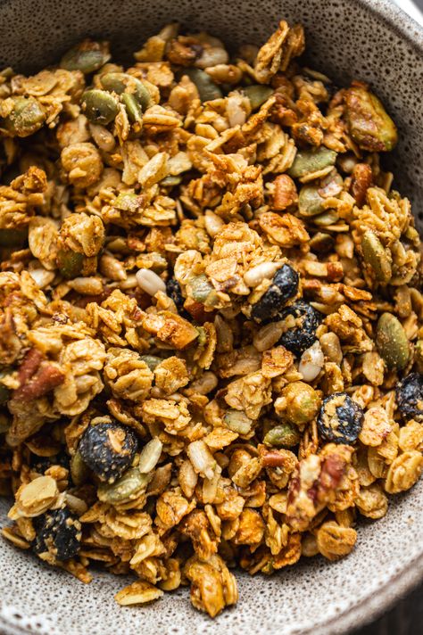 Pistachio Pecan Blueberry Granola - Teri-Ann Carty Pistachio Granola, Breakfast Entertaining, Blueberry Granola, Health Meal Prep, Easy Granola Recipe, Granola Ingredients, Plant Based Recipes Breakfast, Easy Granola, Best Granola