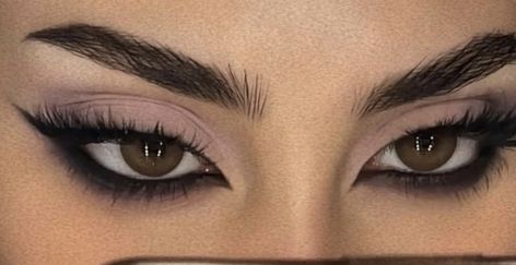 Do Eyes Makeup, Grey Day Concert Makeup, Hoco Eye Makeup Black Dress, Sharp Smokey Eye, Makeup That Photographs Well, Seductive Makeup Looks For Brown Eyes, Black Hoco Makeup, Catwoman Eye Makeup, Senior Pictures Makeup Ideas