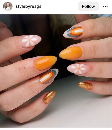 Retro Vibe🧡 Short Groovy Nails, 70s Vibe Nails, 1970s Nails, 70’s Nails, Vintage Nails Design Retro, 70s Inspired Nails, 70s Nails Retro, 70s Nails, Retro Nails