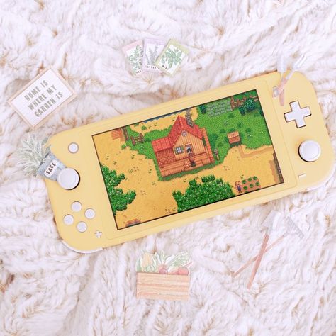 Gamer Boys Aesthetic, Nintendo Aesthetic, Nintendo Lite, Cozy Gaming, Nintendo Switch Case, Aesthetic Yellow, Nintendo Switch Lite, Pixar Characters, Retro Gadgets