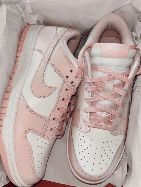 Dunks Shoes Pink, Cute Nike Low Dunks, Nike Dunks Preppy, Light Pink Nike Dunks, Shoes For Women Dunks, Swag Shoes Nike, Christmas Nike Shoes, Pink Nike Outfits For Women, Pink Oxford Dunks