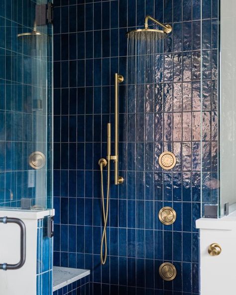 Bathroom Inspiration Blue, Blue Bathroom Ideas Decoration, Blue Bathroom Inspiration, Bathroom Tiles Blue, Blue Bathroom Remodel, Blue And White Bathroom Ideas, White Bathroom Inspiration, Blue Bathroom Paint, Inviting Bathroom