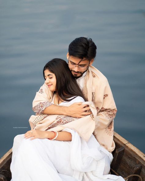 Boating Photoshoot, Pre Wedding Photoshoot In Temple, Pre Wedding Shoot Ideas Indian Couple Photos In Saree, Boat Couple Photoshoot, Hanuman Pic, Varanasi Couple Photography, Yamuna Ghat, Banaras Pre Wedding Shoot, Varanasi Pre Wedding Shoot