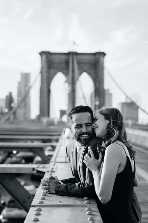 Brooklyn Bridge Family Photos, Couple Brooklyn Bridge, Brooklyn Bridge Wedding Photos, Couple On Bridge Photography, Brooklyn Bridge Couple Photoshoot, Bridge Photoshoot Photo Ideas Couple, Brooklyn Bridge Picture Ideas Couple, Dumbo Couple Photoshoot, Couple Poses Bridge