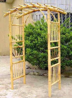 Bamboo Arbor Bamboo Arbor, Bamboo Garden Fences, Bamboo Projects, Diy Bamboo, Bamboo Ideas, Vinyl Pergola, Bamboo Diy, Bamboo In Pots, Arbors Trellis