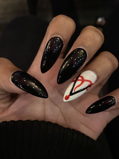 Cute Vampire Nails, Vampire Diaries Nail Designs, Tvd Inspired Nails, The Vampire Diaries Nails Ideas, Vampire Diaries Inspired Nails, Vampire Diaries Nails Acrylic, Vampire Nail Designs, Vampire Halloween Nails, Tvd Nails Ideas