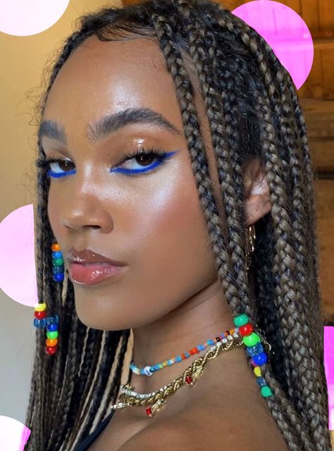 Edm Party Outfit, Festival Makeup Hooded Eyes, Rave Eyeshadow, Lollapalooza Makeup, Easy Rave Makeup, 90s Rave Makeup, Blue Festival Makeup, Sapphic Summer, Lala Makeup