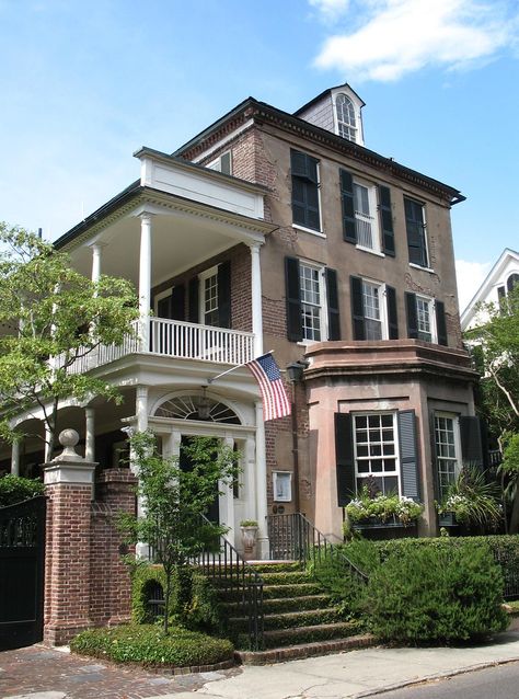 70 Tradd Street Charleston Homes Exterior, Charleston Architecture, Charleston Homes, Charleston Sc, Future House, Charleston, House Exterior, Exterior, Architecture