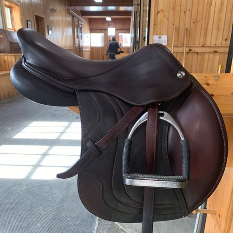 2020 SE03 CWD Saddle Cwd Saddle 2gs, English Saddle Jumping, Show Jumping Saddle, Cwd Saddle, Saddle English, Rich Equestrian, Yard Layout, Schleich Diy, Tack Box