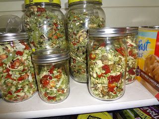 Jars Gift Ideas, Dry Soup Mixes, Soup Mix Recipes, Dry Soup Mix Recipes, Dehydrating Food Storage, Mason Jar Recipe, Dry Soup Mix, Vegetable Soups, Thrive Recipes