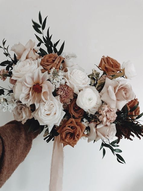 Fall Video, Pretty Lavish, Tan Wedding, Brown Wedding, Neutral Wedding, White Bouquet, Wedding Flower Arrangements, Bouquet Of Flowers, Wedding Mood