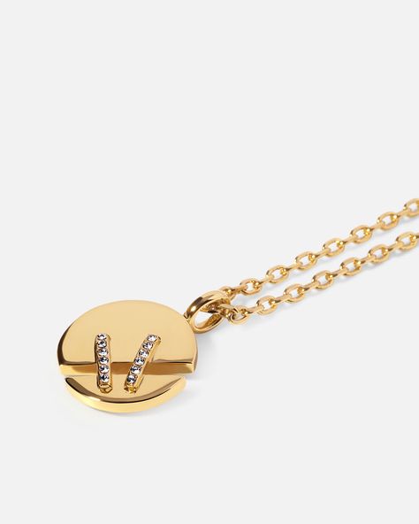 A unique hardware effect blends with a subversive-basic idea, giving this stapled round tag necklace a collision of different shapes and dimensions. Minimalistic and perfect for layering, this staple design adds a contemporary touch with an asymmetric, contrasting appeal.  Length: 18.9in Width: 2mm Pendant Size: 8x32mm Material: Crystals,18k Gold Plated On Brass Modern Classic Jewelry, Gold Modern Jewellery, Unique Hardware, Bvlgari Jewelry, Designer Diamond Jewellery, Pearl Jewels, Round Tags, Bird Pendant, Rose Gold Jewelry