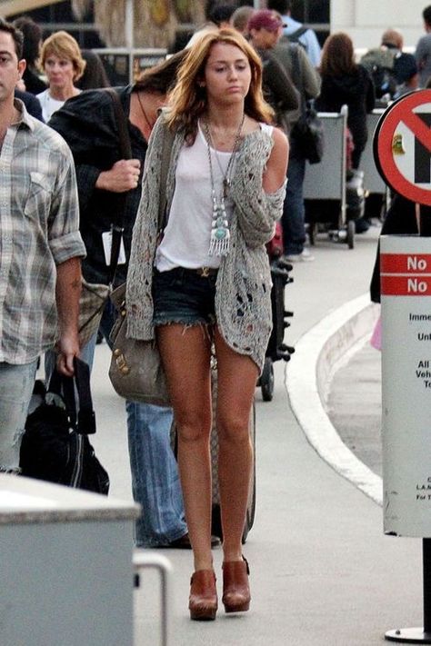 Miley Cyrus 2012, Miley Cyrus Street Style, Miley Cyrus Outfit, 2010 Outfits, Miley Cyrus Style, 2010s Fashion, Outfits 2000s, Tumblr Outfits, Hannah Montana