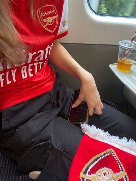 Arsenal Women Aesthetic, Arsenal Jersey Outfit, Arsenal Outfit, Arsenal Aesthetic, Arsenal Top, Arsenal Fc Wallpapers, Arsenal Wfc, Arsenal Wallpapers, Arsenal Shirt