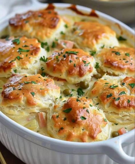 Rubarb Crisp, Creamed Chicken And Biscuits, Chicken And Biscuits Casserole, Chicken Biscuit Casserole, Creamed Chicken, Biscuits Casserole, White Bean Soup Recipes, Creamy Chicken Enchiladas, Salads To Go