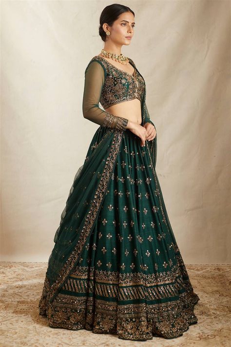 Jewel Tone Lehenga, Lehanga Idea, Bottle Green Lehenga, Emerald Green Lehenga, Shaadi Outfits, Astha Narang, Mehendi Dress, Wedding Mehendi, Desi Vibes