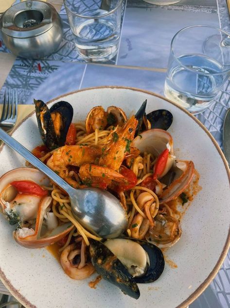 European Food Aethstetic, Mediterranean Food Aethstetic, Mykonos Greece Aesthetic, Love And Olives, Mykonos Aesthetic, Greek Seafood, Food Aethstetic, Ralph Lauren Men Outfits, Seafood Spaghetti