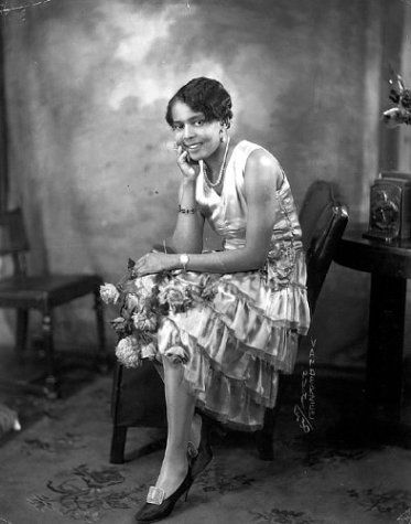 The fight for Betty Boop’s soul – F Yeah History Real Betty Boop, James Van Der Zee, Esther Jones, The Real Betty Boop, Baby Esther, Betty Boop Baby, Original Betty Boop, Baby Singing, Romare Bearden