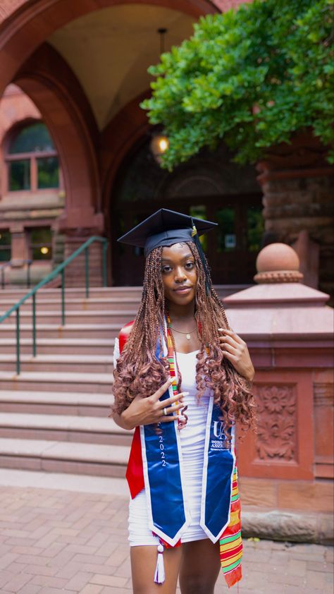 Graduation Braids With Cap, Grad Cap With Braids, Hair Inspo For Graduation, Braids Graduation, Graduation Cap With Braids, Graduation Braids, Cap With Braids, Hair Inspo Black, Grad Hair