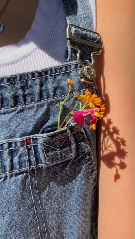 Overalls Aesthetic, Overalls Summer, Spring Inspo, Flowers Cute, Wallpaper Flowers, Spring Mood, Spring Aesthetic, Spring Vibes, Spring Has Sprung