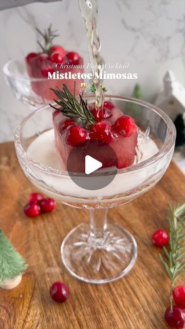 Maria Gabriela 🌱recipes🍹bevs on Instagram: "My most viral recipe in 2023🎄✨ Over 30 million views and it still feels unreal! 🤯

Make your Christmas party unforgettable with this festive cocktail!🥂❤️

Comment “MIMOSA” or “RECIPE” below, and I’ll send the link straight to you (P.S. Make sure you’re following me to get the DM!) 🔗🎁

#mistletoemimosa #christmascocktails #christmasdrinks #mocktails #mocktailrecipe #christmasmimosa #holidaycocktail #mimosa #holidaycocktailparty #mimosaicecubes #holidayrecipe #christmasrecipe #xmasdrinks #xmastime #christmasrecipes #cocktail #christmastime #winterdrinks #christmasparty #christmascountdown #christmas2024" Mistletoe Mimosa, Mimosa Bar Recipe, Sparkling Apple Cider, Christmas Party Treats, Christmas Desserts Party, Drink Ingredients, Xmas Drinks, Cranberry Juice Cocktail, Cocktail Appetizers