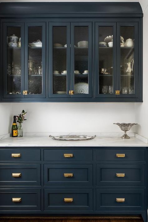 Dark Blue Cabinets, Navy Kitchen Cabinets, Cabinets Hardware, Navy Cabinets, Navy Kitchen, Beautiful Kitchen Cabinets, Blue Kitchen Cabinets, Kitchen Pantry Design, Hardware Pulls