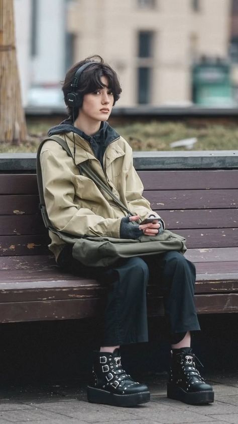 Short Hair Styles Anime, Street Photography Women, Hair Styles Anime, Sitting Pose Reference, People References, Portrait References, Hair Inspiration Short, Model Sheet, Sitting Poses