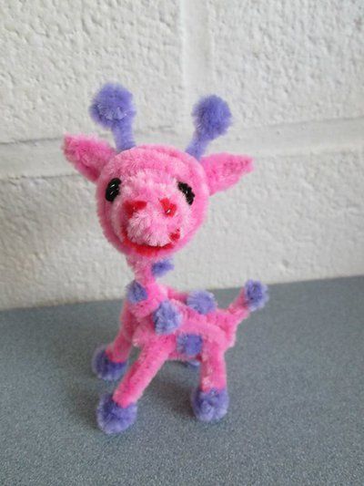 DeviantArt: More Like Pipe Cleaner Pink Giraffe by DarkSaberCat Pipe Cleaner Projects, Craft Pipe Cleaner, Pipe Cleaner Animals, Pipe Cleaner Art, Chenille Crafts, Pink Giraffe, Pipe Cleaner Crafts, Girl Scout Crafts, Scouts Crafts