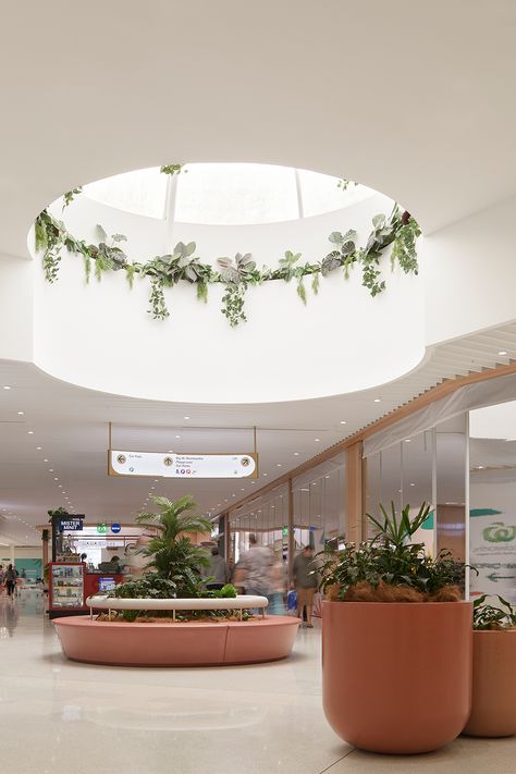 Interior architecture. Custom designed and manufactured mall seatling units and planters in GRC. Shopping Center Architecture, Shopping Mall Interior, Shopping Mall Design, Mall Food Court, Tropical Interior, Mall Design, Mix Use Building, Commercial Architecture, Shopping Centre