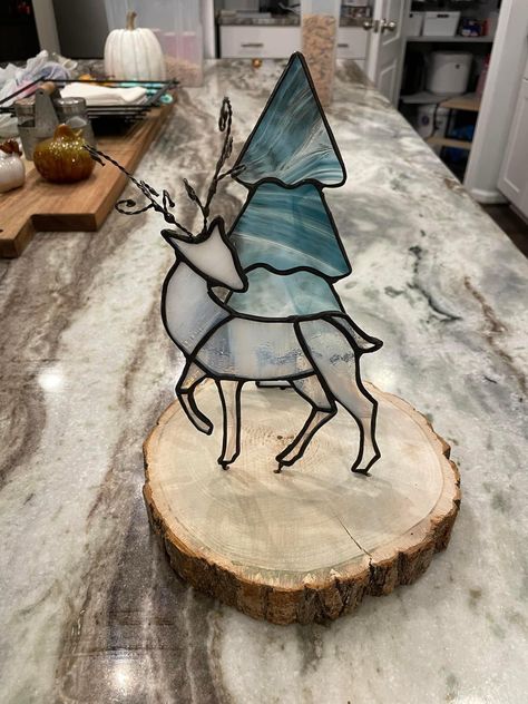 Xmas Stained Glass Ideas, Stained Glass Deer Patterns, 3d Stained Glass Projects, Stained Glass Deer, Stained Glass Quilt, Modern Stained Glass, Stained Glass Ornaments, Stained Glass Suncatchers, Stained Glass Christmas