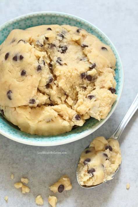 Easy Edible Cookie Dough Recipe {Low Calorie, Gluten-Free and Vegan} Low Calorie Cookie Dough For One, Low Cal Cookie Dough, Low Calorie Edible Cookie Dough, Keto Edible Cookie Dough, Easy Low Calorie Desserts, Cookie Batter Recipe, Healthy Edible Cookie Dough Recipe, Low Calorie Cookie Dough, Low Cal Desserts