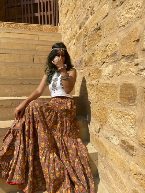 Rajasthani Skirt With Top, Jaipur Dressing Style, Indian Bohemian Outfits, Jaisalmer Outfit Ideas For Women, Shantiniketan Aesthetic, Simple Boho Wedding Dress Casual, Long Skirt Outfits Indian Casual, Indian Boho Outfits, Ethnic Skirt Outfit