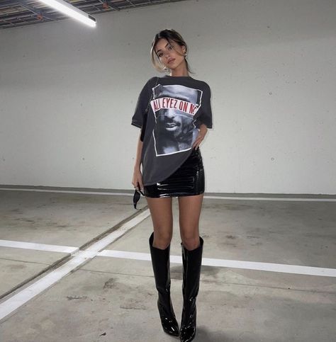 Black Mini Skirt Outfit Daytime, Going Out Tshirt Outfits, Drake Concert Outfit Midsize, Big Tshirt Concert Outfit, Sui̇ci̇deboys Concert Outfits Women, Tpain Concert Outfit, Metal Looks For Women, 2024 Skirt Outfits, Outfits For Seattle Summer