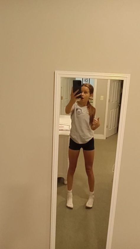 White Nike Pros Outfit, Nike Pros Outfit School, Nike Pro Teen, Nike Pros Under Sweatpants Outfit, Nike Pros Under Sweatpants, Nike Pro Under Sweatpants Outfit, Nike Pro Outfit Ideas, Nike Pro Leggings Outfit For School, Nike Pros Mirror Pic