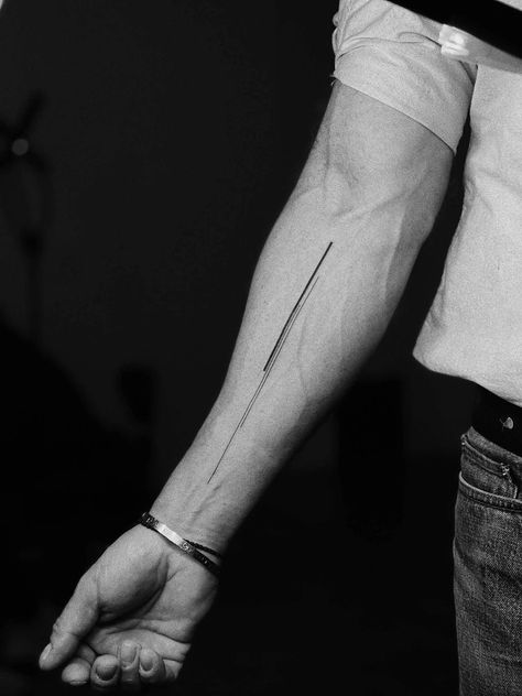 TATTOO Minimal Body Tattoo, 5 Lines Tattoo, Straight Line Tattoo, Line Tattoo Arm, Arrow Forearm Tattoo, Small Rib Tattoos, Rib Tattoos For Guys, Geometric Line Tattoo, Black Line Tattoo