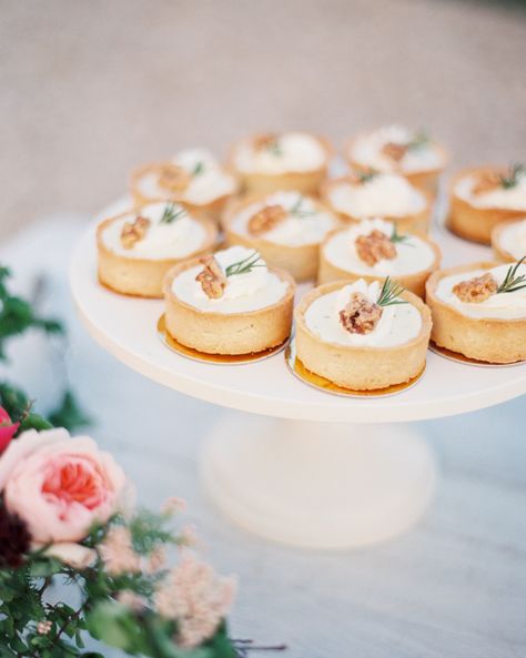 At this wedding, the seriously decadent dessert table included rosemary-and-goat-cheese cheesecake rounds—a deliciously out-of-the-box choice! Chocolate Mousse Cheesecake, Savory Cheesecake, Cheesecake Bar, Sweet Potato Cheesecake, Wedding Cheesecake, Cheesecake Tarts, Dessert Bar Wedding, Traditional Wedding Cake, Caramel Topping