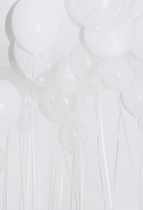 White Balloons Aesthetic, Background Balon, Baloon Aestethic, White Balloons Background, Balloons Wallpaper, Transparent Balloons, Balloon Background, Fashion Poster Design, Birthday Wallpaper