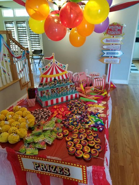 Carnival Birthday Party Table Decor, Carnival Theme One Year Old Party, Carnival Party Snacks, Carnival Theme Party For Kids, Carnival Birthday Party Food, Carnival Centerpiece Ideas, Circus Theme Party Food, Carnival Birthday Party, Carnival Party Foods