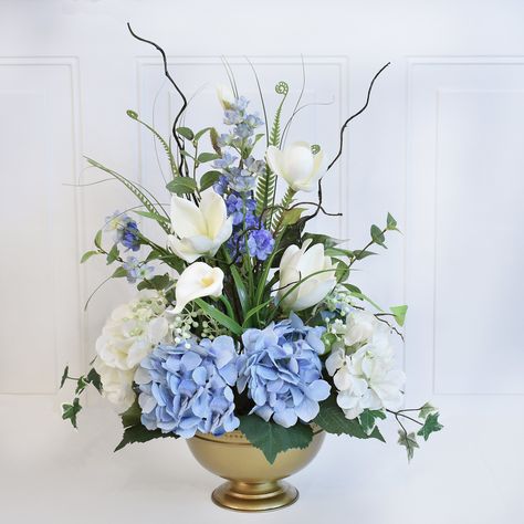 Silk Floral Centerpiece, Blue Flower Arrangements, Hydrangea Flower Arrangements, Blue Hydrangea Flowers, Gold Centerpieces, Hydrangea Arrangements, Arrangement Floral, Silk Hydrangeas, Flower Vase Arrangements