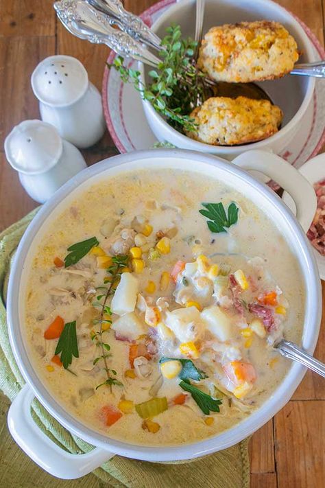 Chicken Corn Chowder Recipe, Soups To Make, Traveling In Italy, Creamy Soups, Charred Corn, Chicken Corn Chowder, Chicken Corn, Corn Chowder Recipe, Cheesy Mashed Potatoes