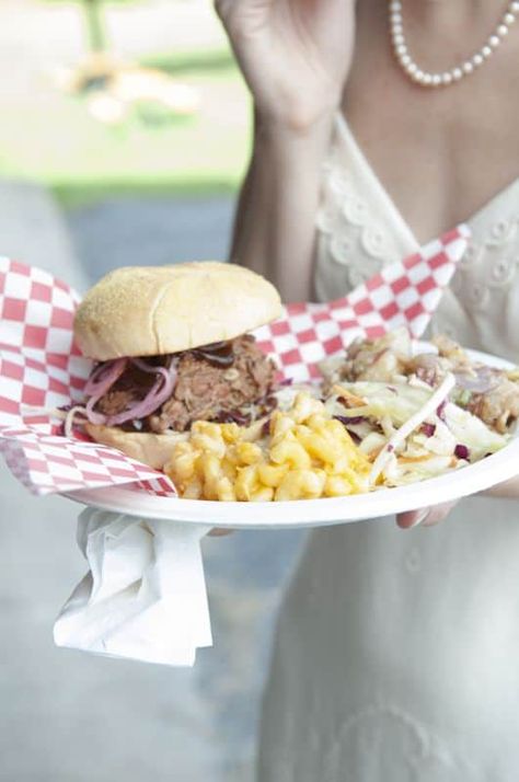 Picnic Weddings, Wedding Food Truck, Backyard Wedding Food, Farm Wedding Reception, Bbq Food Truck, Truck Wedding, Food Truck Wedding, Food Truck Catering, 20s Wedding