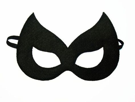 catwoman mask template Supergirl Halloween, Batgirl Mask, Batman Crafts, Catwoman Mask, Imprimibles Halloween, Black Cat Costumes, Batman Birthday Party, Chat Halloween, Felt Mask