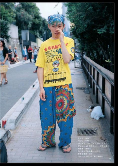 FRUiTS magazine Japanese streetwear y2k 90s fashion looks photography outfits vintage aesthetic Shoichi Aoki street kawaii punk grunge Harajuku Fashion Street 90s, 90s Japanese Street Fashion, Japanese 90s Fashion, Harajuku Fashion Men, Japanese Mens Fashion, 2000s Japanese Fashion, Japanese Fashion Magazine, Fruits Magazine, Harajuku Fashion Street