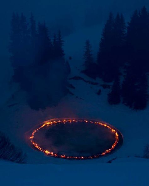 I just saw this piece of performance/sculpture/land art this morning. It was made by Douglas Gordon and Morgane Tschiember in The Alpes. This kind of sculpture in mountains is a new trend in contemporary art. This piece is kind of mystic and tribal proposition. What do you think ? #douglasgordon #morganetschiember #gstaad #mountain #alpes #contenporaryart #artcontemporain #landart #sculpture #performance #forest #artiste #artist #art #artwork #lumafoundation #ski #winter #artiscoming #artga... Douglas Gordon, Andrew Lincoln, Land Art, Story Inspiration, Writing Inspiration, Art Blog, Dark Aesthetic, In The Middle, At Night