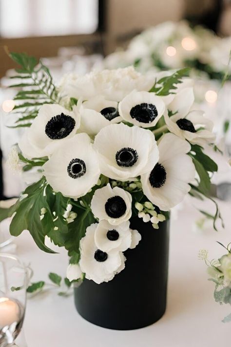 Black And White Wedding Centerpieces, Black And White Centerpieces, Black Centerpieces, White Wedding Centerpieces, Wedding Centerpiece Ideas, White Floral Centerpieces, Black And White Wedding Theme, White Flower Arrangements, White Centerpiece