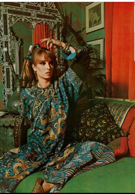 Talitha Getty for Vogue, 1968 Talitha Getty, John Voight, 1970s Aesthetic, Patti Hansen, William Klein, Pucci Print, Fashion 1970s, Elie Saab Couture, Fashion 70s