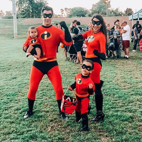 Incredible Halloween Costumes Family, Incredible Family Costume, Incredibles Halloween Costume Family, Family Batman Costumes, The Incredibles Family Costume, Incredibles Costume Family, Mommy And Son Halloween Costumes, Father Son Halloween Costumes, Incredibles Family Costume